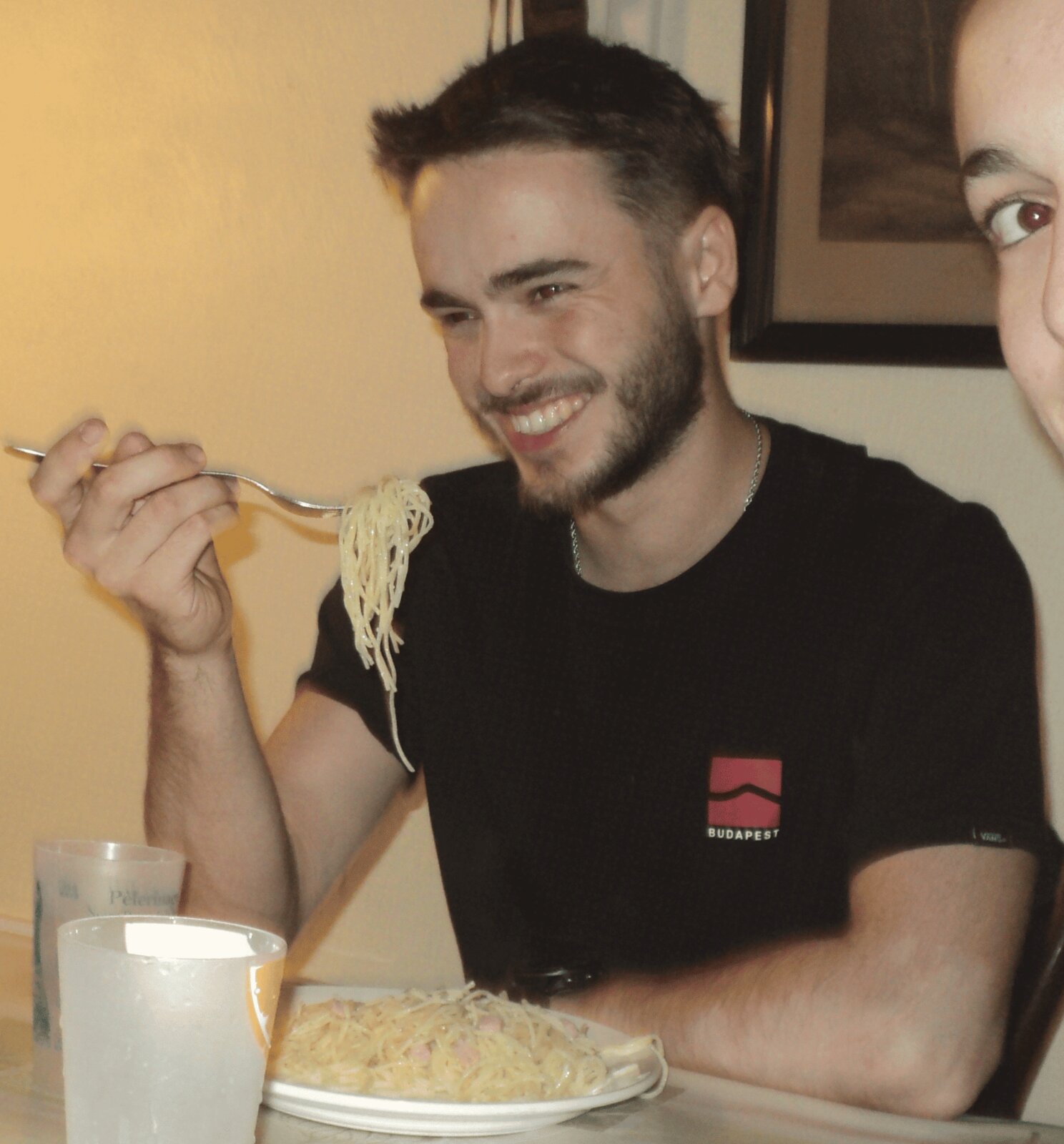 Mathieu Ponton, ingénieur logiciel et Co-Founder d'Apogée Consult, en pause repas entre amis